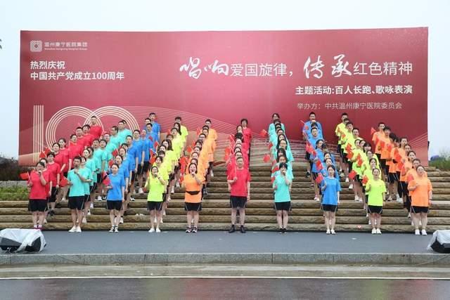 左手亲华，右手亲日，一手缔造庞大帝国，今杀出一匹黑马要弑神